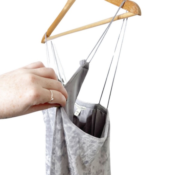 New with tag Express Women’s Velvet Grey Silver Ruffle Spaghetti Strap Crop Top - Picture 5 of 16